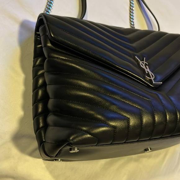 Authentic SAINT LAURENT
Saint Laurent (YSL) Large Loulou - Picture 3 of 17